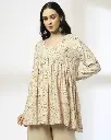 -473Wx593H-443037418-offwhite-MODEL.webp