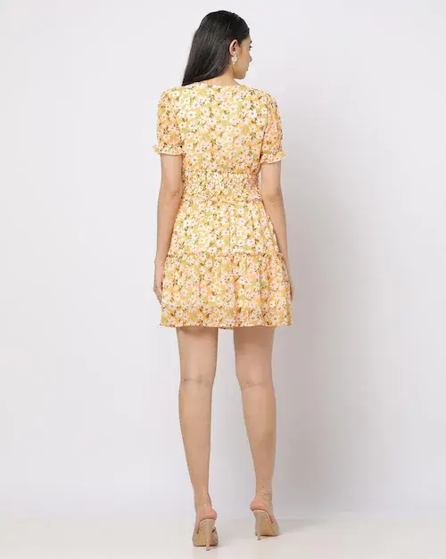floral-print-tiered-dress-model2-443001309_mustard-2-202301162220.webp